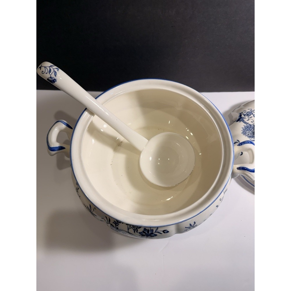 Vintage Blue & White Covered Tureen w Ladle Floral Soup Serving Dish - Picture 8 of 11